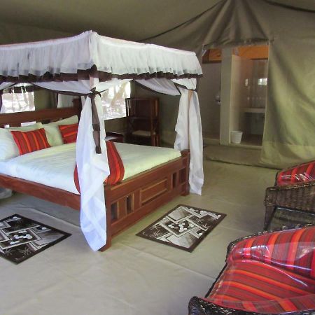 Отель Enchoro Wildlife Camp Ololaimutiek Экстерьер фото