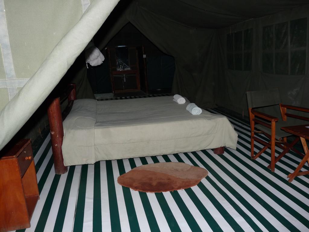 Отель Enchoro Wildlife Camp Ololaimutiek Экстерьер фото