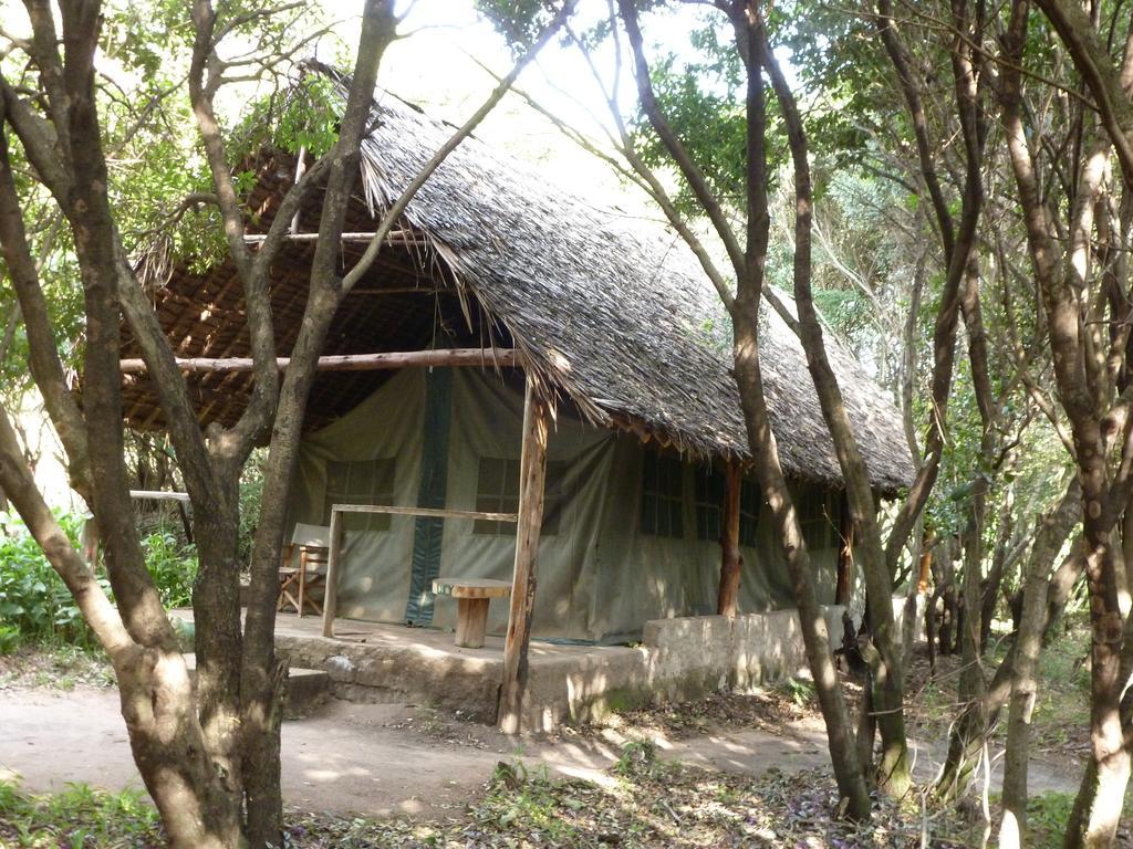 Отель Enchoro Wildlife Camp Ololaimutiek Экстерьер фото