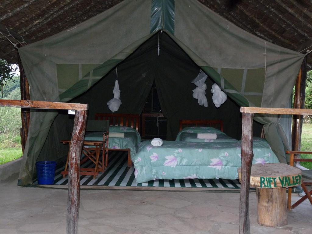 Отель Enchoro Wildlife Camp Ololaimutiek Экстерьер фото