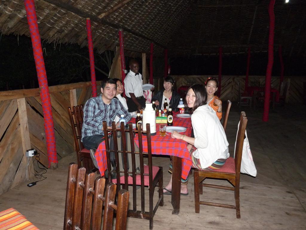 Отель Enchoro Wildlife Camp Ololaimutiek Экстерьер фото